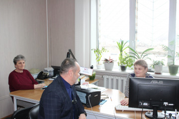 посетили отдел COГКУ "Центр занятости населения Рославльского района" в Шумячском районе - фото - 2