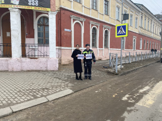 госавтоинспекции МО МВД России «Рославльский» провела акцию «пропусти пешехода» - фото - 2