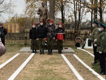торжественно-траурная церемония захоронения останков 5 воинов, которые погибли в годы Великой Отечественной войны на территории Шумячского района - фото - 7