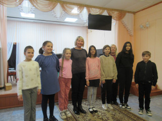 председатель Шумячского районного Совета депутатов с рабочим визитом посетила Шумячскую детскую школу искусств - фото - 2
