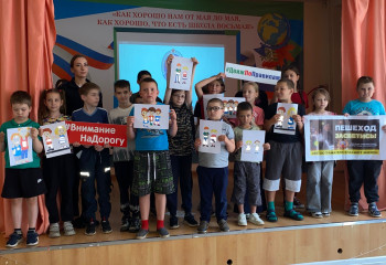 в Рославле сотрудники Госавтоинспекции провели профилактическую акцию «Внимание на дорогу» - фото - 4