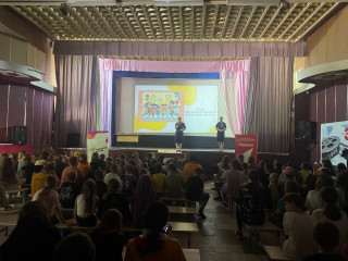 в Шумячском муниципальном округе сотрудники МО МВД России «Рославльский» провели для подростков профилактическую акцию «За безопасность – вместе!» - фото - 4