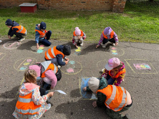 «на дороге – по правилам» акцию под таким названием провели сотрудники Госавтоинспекции Смоленской области для ребят из детского сада «Родничок» - фото - 5