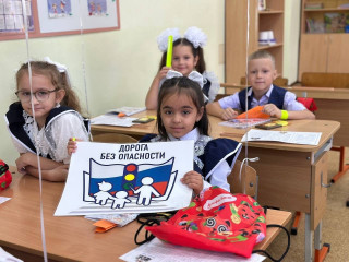 1 сентября сотрудники Госавтоинспекции приняли участие в торжественных линейках - фото - 6