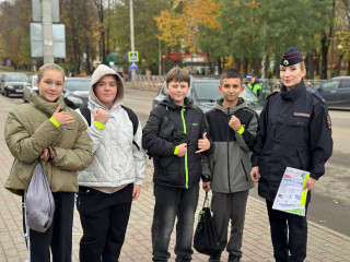 «стань заметней на дороге» - акцию под таким названием провели сотрудники Госавтоинспекции в Рославле - фото - 7