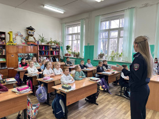 засветись» акцию под таким названием провели сотрудники Госавтоинспекции МО МВД России «Рославлський» для первоклассников - фото - 3