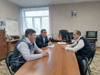 провели рабочую встречу с начальником Отдела обслуживания граждан Шумячского филиала СОГБУ "МФЦ" - фото - 1