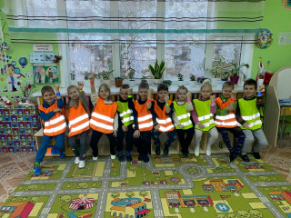 «яркий и заметный» - акцию под таким названием провели сотрудники Госавтоинспекции МО МВД России «Рославльский» для воспитанников детского сада «Малыш» Рославльского муниципального округа - фото - 5