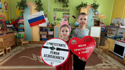 в Рославле сотрудники Госавтоинспекции совместно с дошкольниками провели профилактическую акцию «Мой папа соблюдает ПДД» - фото - 8