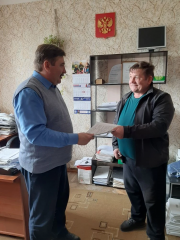 фермеру из Шумячского муниципального округа переданы документы на аренду земель - фото - 1