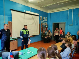 «родители – пример для детей на дороге» - в преддверии летних каникул сотрудники Госавтоинспекции МО МВД России «Рославльский» провели родительское собрание по безопасности дорожного движения - фото - 4