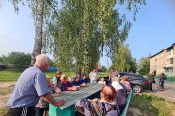 собрание членов ТОС с представителя Администрации муниципального округа по вопросу капитального ремонта кровли крыши и установки контейнеров для крупногабаритного мусора - фото - 1
