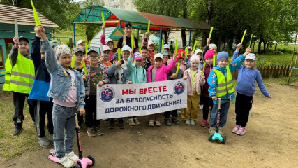 «внимание, дорога!» - сотрудники Госавтоинспекции Рославля провели увлекательное мероприятие для детсадовцев - фото - 9
