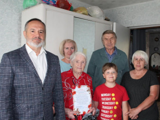 поздравили долгожителя с юбилеем - фото - 1
